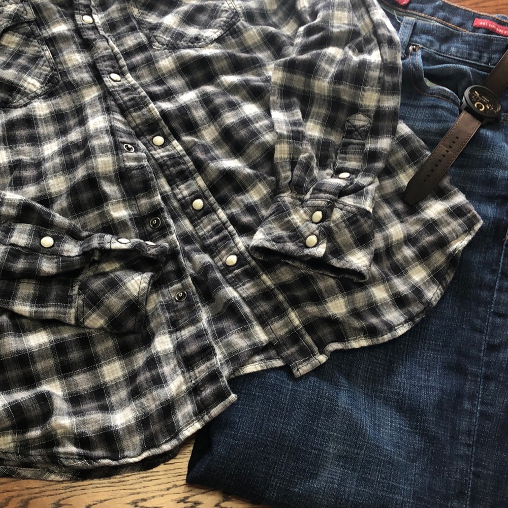Good used condition checkered snap-down - Picture 3 of 4